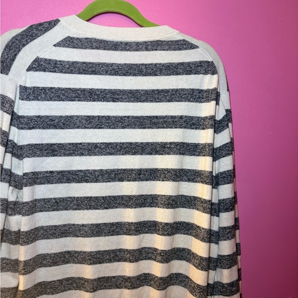 Sean John Black and White V-Neck Sweater - Picture 7 of 7